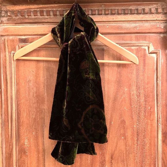 Vintage Elaine Gold For Collection XIIX LTD Rayon/ Silk Velvet Scarf - Picture 2 of 13